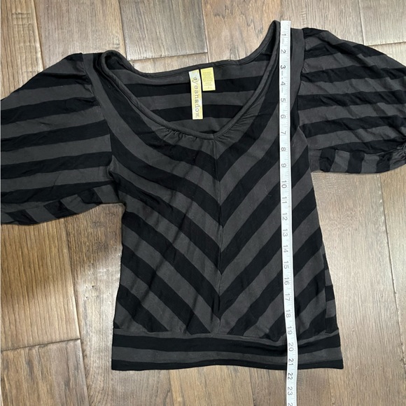 Eyeshadow Striped T-Shirt - Picture 10 of 12